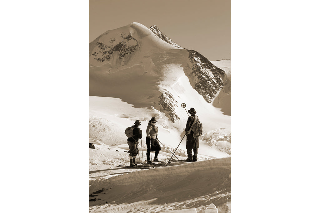Leinenbild "Wildspitze Nostalgieschifahrer" Sepia