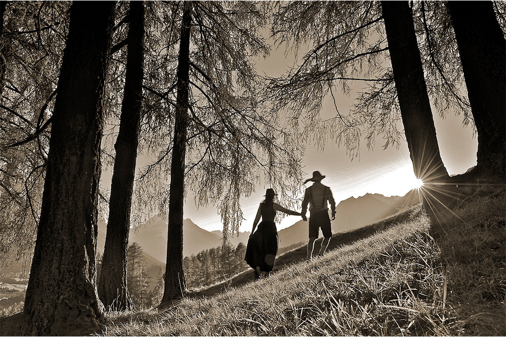 Leinenbild "Trachtenpärchen Stubai" Sepia
